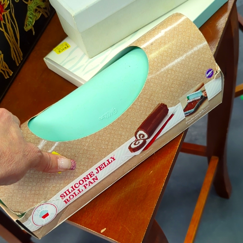 Silicone Jelly Roll Pan in Mint